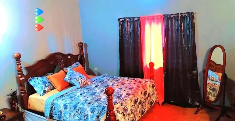 Navy Blue Hotel Curepe 0*,